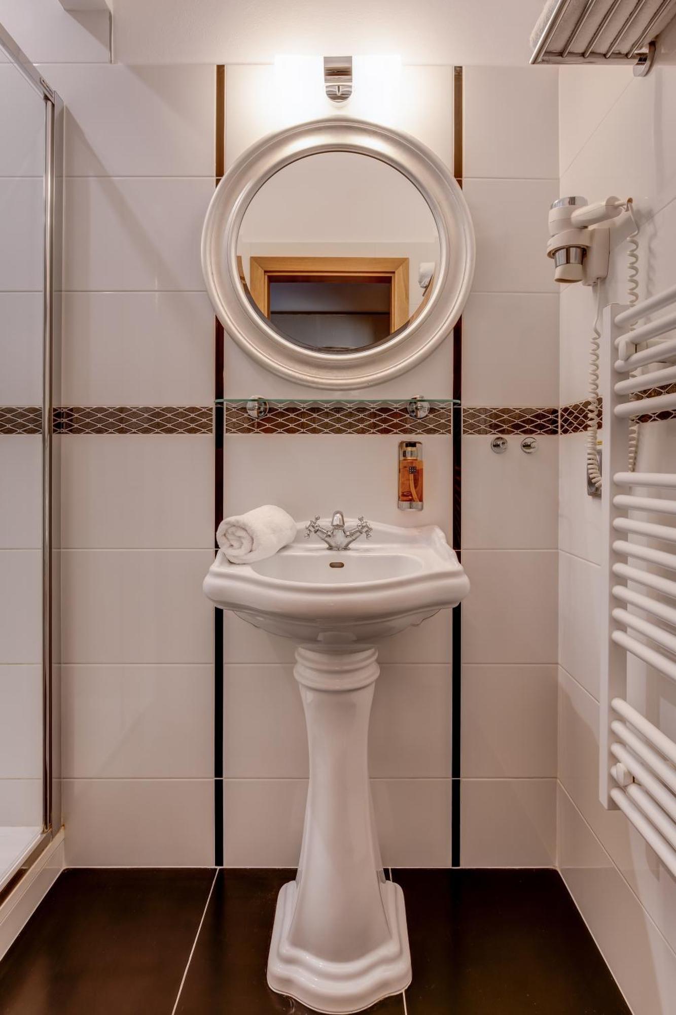 Hotel Golfi Poděbrady Buitenkant foto