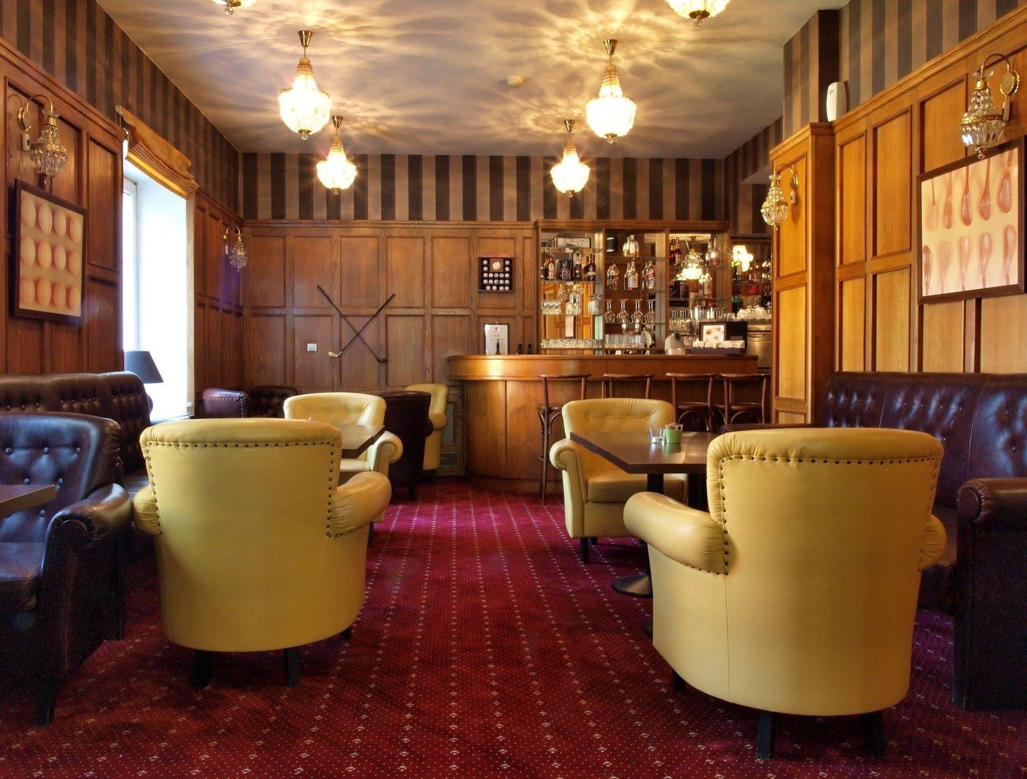Hotel Golfi Poděbrady Buitenkant foto