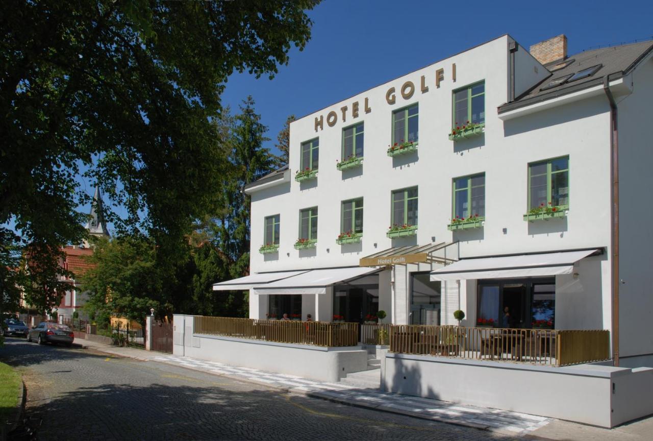 Hotel Golfi Poděbrady Buitenkant foto